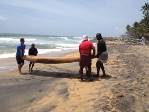 Mithilfe beim Boot rausnehmen