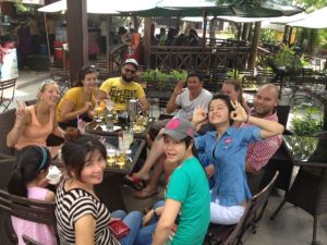 Kaffee trinken mit Camellia Crew and Guests