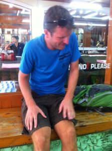 Sam findet das Fisch-Spa nicht so entspannend...