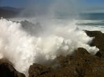 @Pancake Rocks: Bei Flut peitscht das Wasser an die Felsen und formt das Gestein