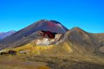 Eindrückliche Kraterlandschaften - Vordergrund Mount Tongariro und im Hintergrund Mt. Ngauruhoe