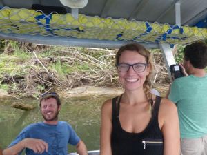 Wir konnten lachen - doch wenige Tage später griff ein Krokodil im Kakadou Nationalpark einen Mann auf dem Boot an...