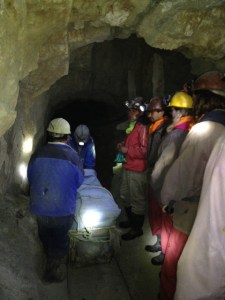 Arbeiter auf dem Weg nach draussen